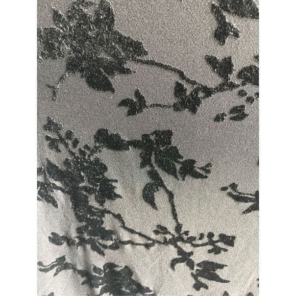 ❤️Banana Republic Floral Velvet Top - Picture 3 of 4